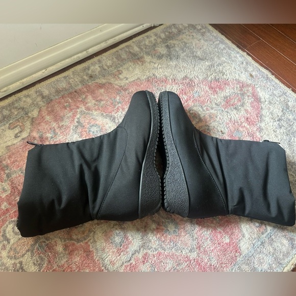Toe Warmers Canada Jennifer Waterproof Snow and Rain boots. Size 7.5 W - Picture 5 of 8